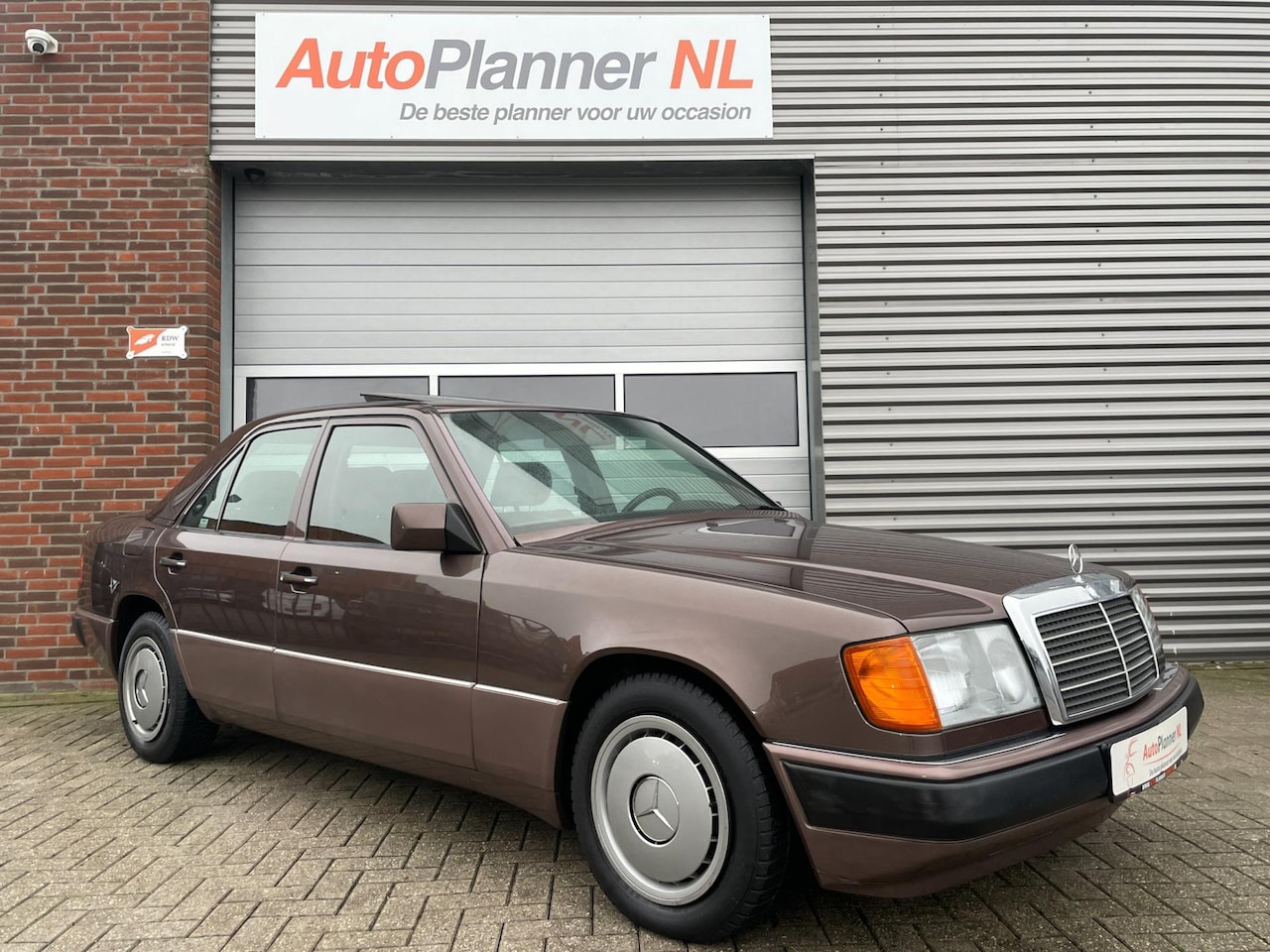 Mercedes-Benz E-klasse - 220 E! Schuifdak! Unieke kmstand! - AutoWereld.nl