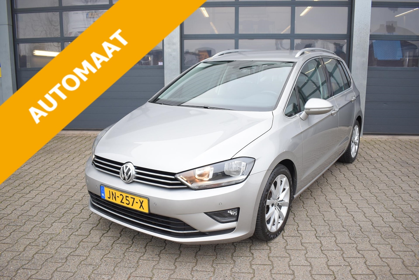 Volkswagen Golf Sportsvan - 1.2 TSI 110pk DSG Highline - AutoWereld.nl