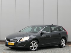 Volvo V60 - 1.6 T3 Momentum Trekhaak / Navi / Bluetooth