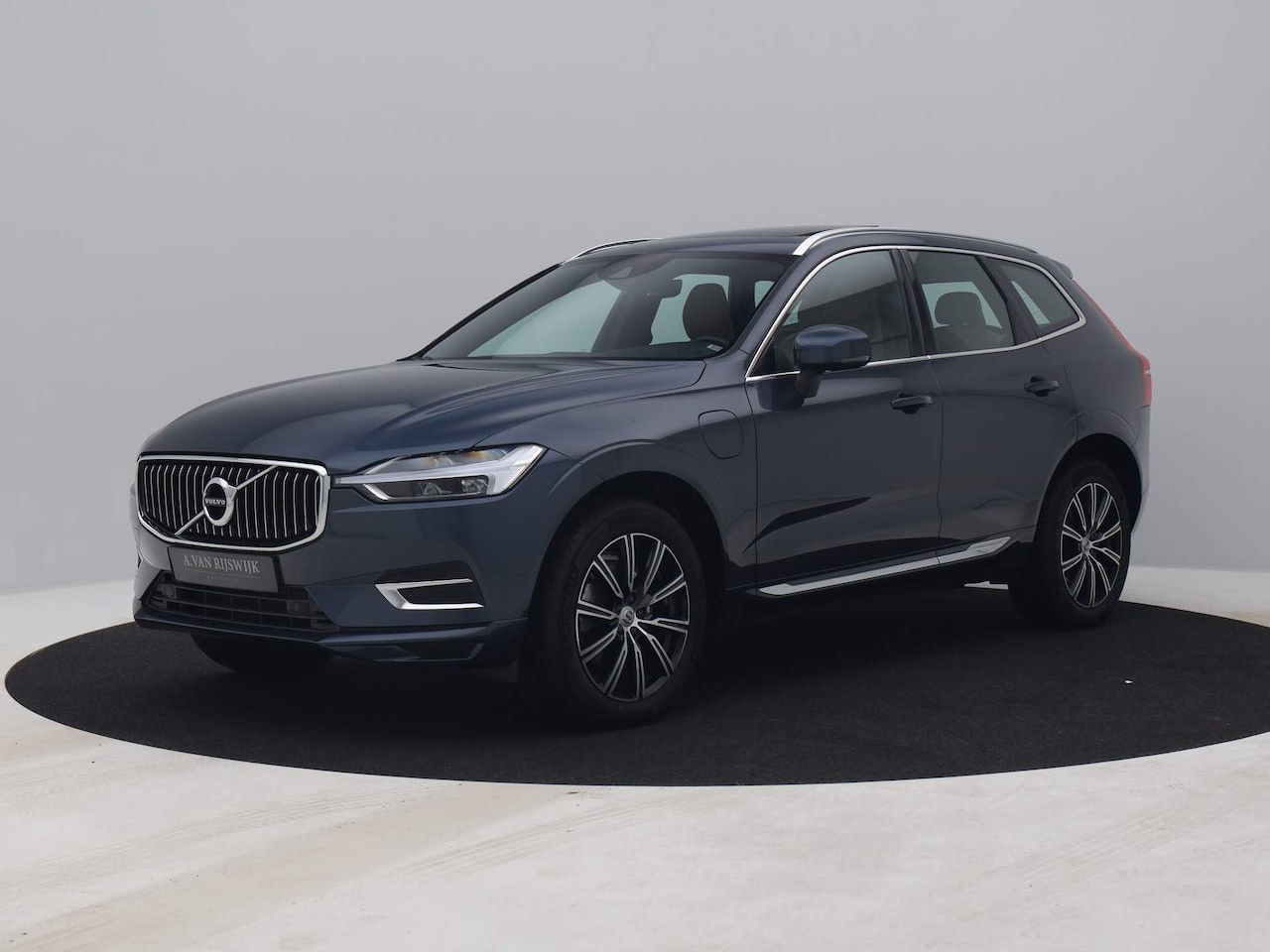 Volvo XC60 - 2.0 T8 Twin Engine AWD Inscription | PANO | MEMORY | STOELVERW. - AutoWereld.nl