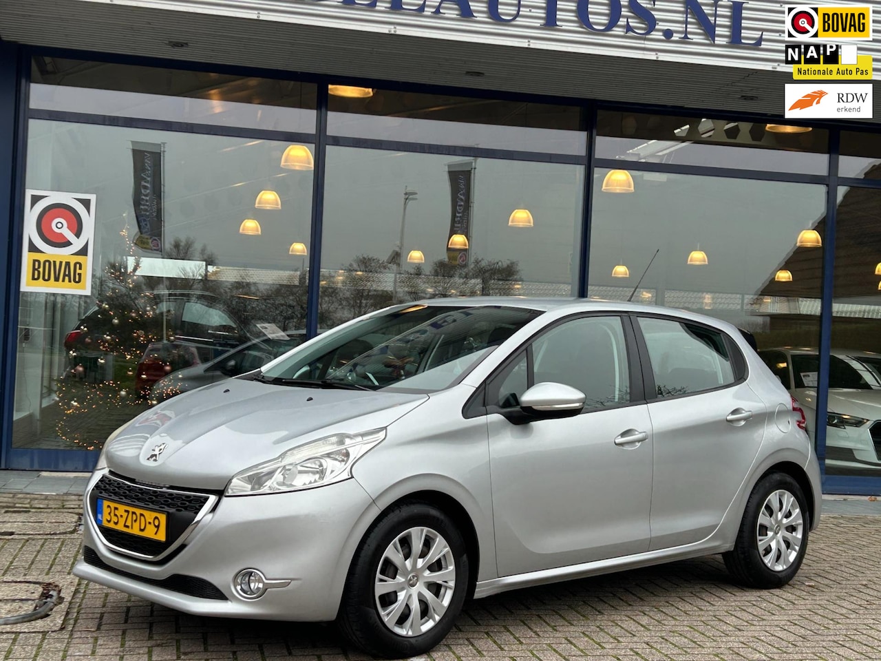 Peugeot 208 - 1.2 VTi Blue Lease 5Drs Airco Cruise Trekhaak NAP NL-Auto Dealeronderhouden! - AutoWereld.nl