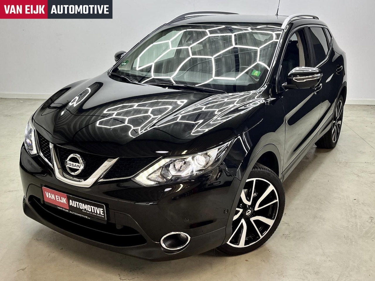 Nissan Qashqai - 1.6 Tekna / Leer / Pano / 360 camera / Trekhaak - AutoWereld.nl