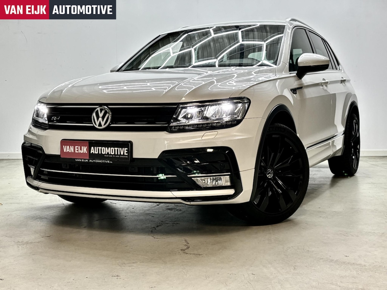 Volkswagen Tiguan - 1.4 2xR-Line / Virtual / 20inch / trekh / Carplay - AutoWereld.nl