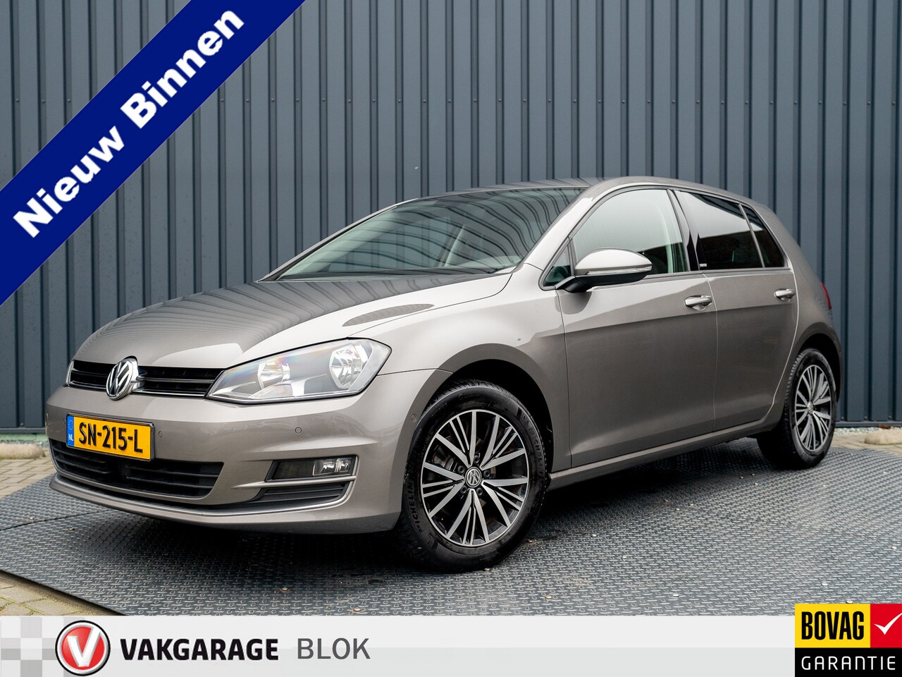 Volkswagen Golf - 1.2 TSI Connected Series | Adapt Cr. | Parkeersensoren V&A | Prijs Rijklaar!! - AutoWereld.nl