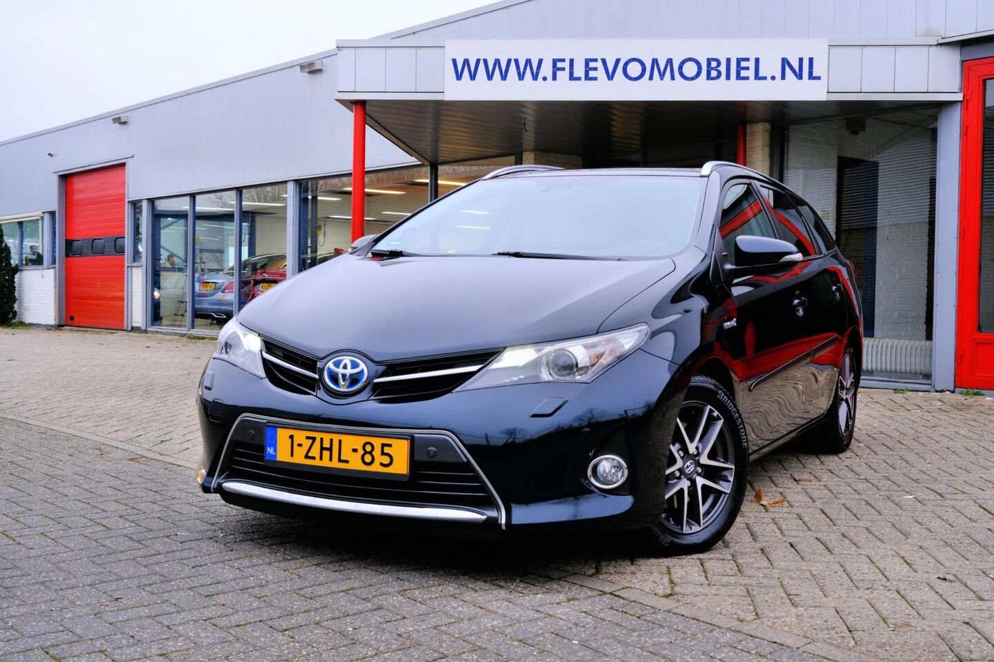 Toyota Auris Touring Sports - 1.8 Hybrid Lease+ Aut. Pano|1e Eig|Navi|Clima|Cam|ParkAssist - AutoWereld.nl