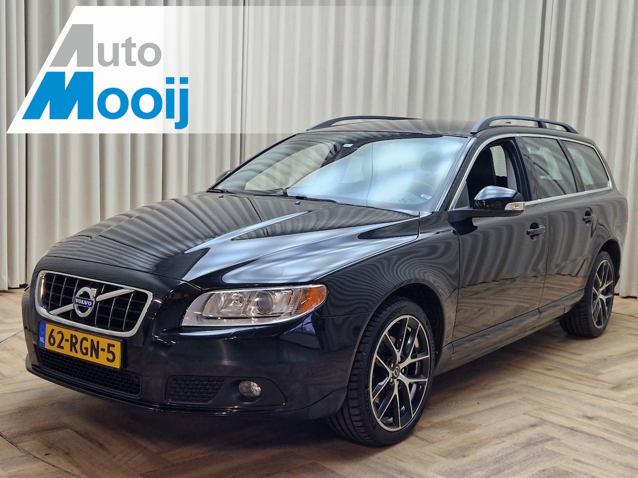 Volvo V70 - 1.6 T4 Limited Edition *Org.NL!* Leder / Stoelverwarming / trekhaak / Xenon / Navigatie / - AutoWereld.nl