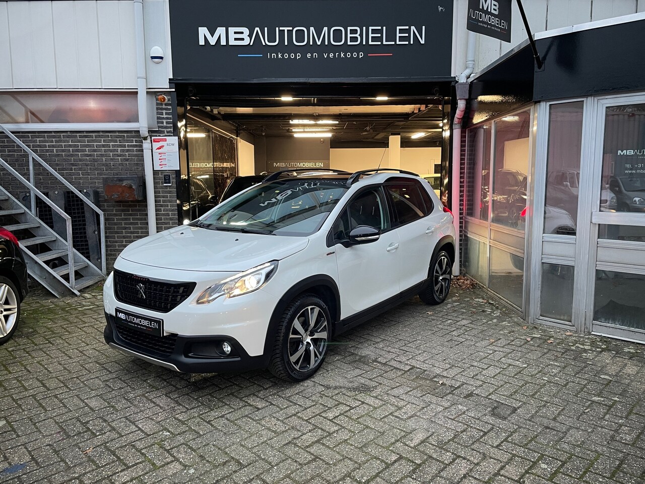 Peugeot 2008 - 1.2 PureTech GT-line/Pano/2e eigenaar/Dealer ondehouden!! - AutoWereld.nl