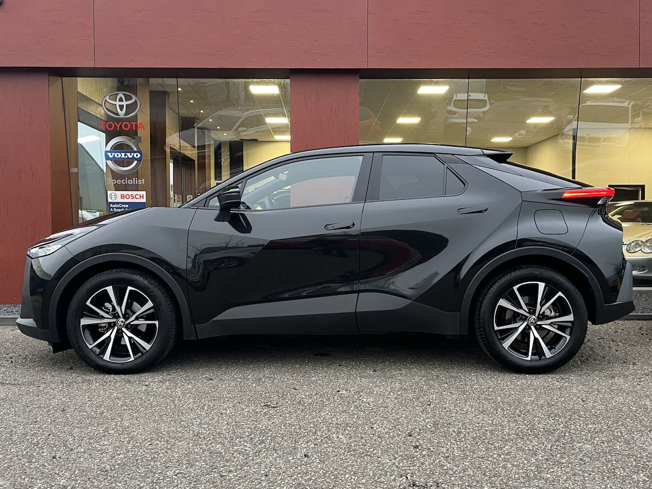 Toyota C-HR - 1.8 Hybrid AUT 140 Dynamic | NAV | CAMERA | 18'' | TREKHAAK - AutoWereld.nl