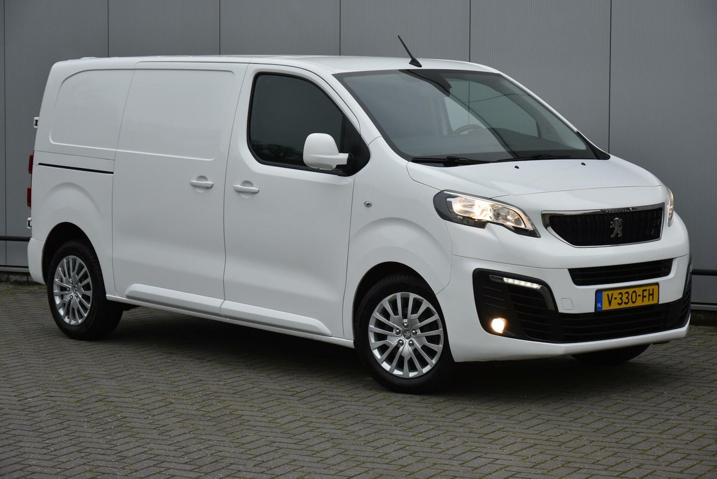 Peugeot Expert - Bestel 2.0 BlueHDI 120 Compact Premium - AutoWereld.nl