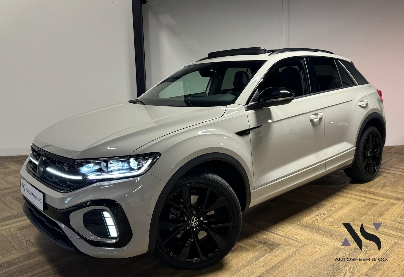 Volkswagen T-Roc - 1.5 TSI 3X R-Line PANO KEYLESS VOL' - AutoWereld.nl