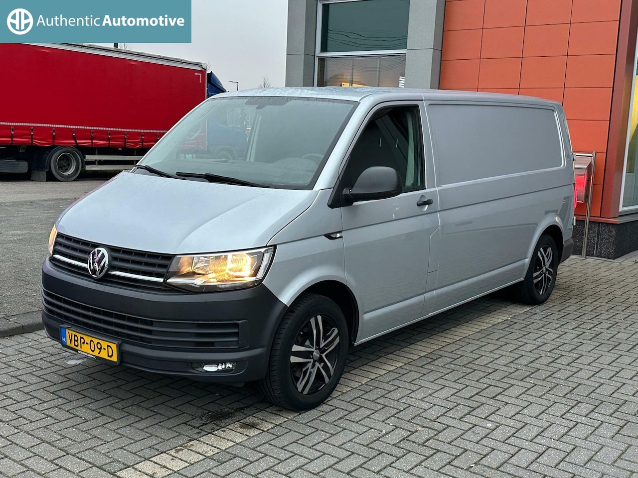 Volkswagen Transporter - 2.0 TDI AUTOMAAT L2H1 Lichte schade - AutoWereld.nl