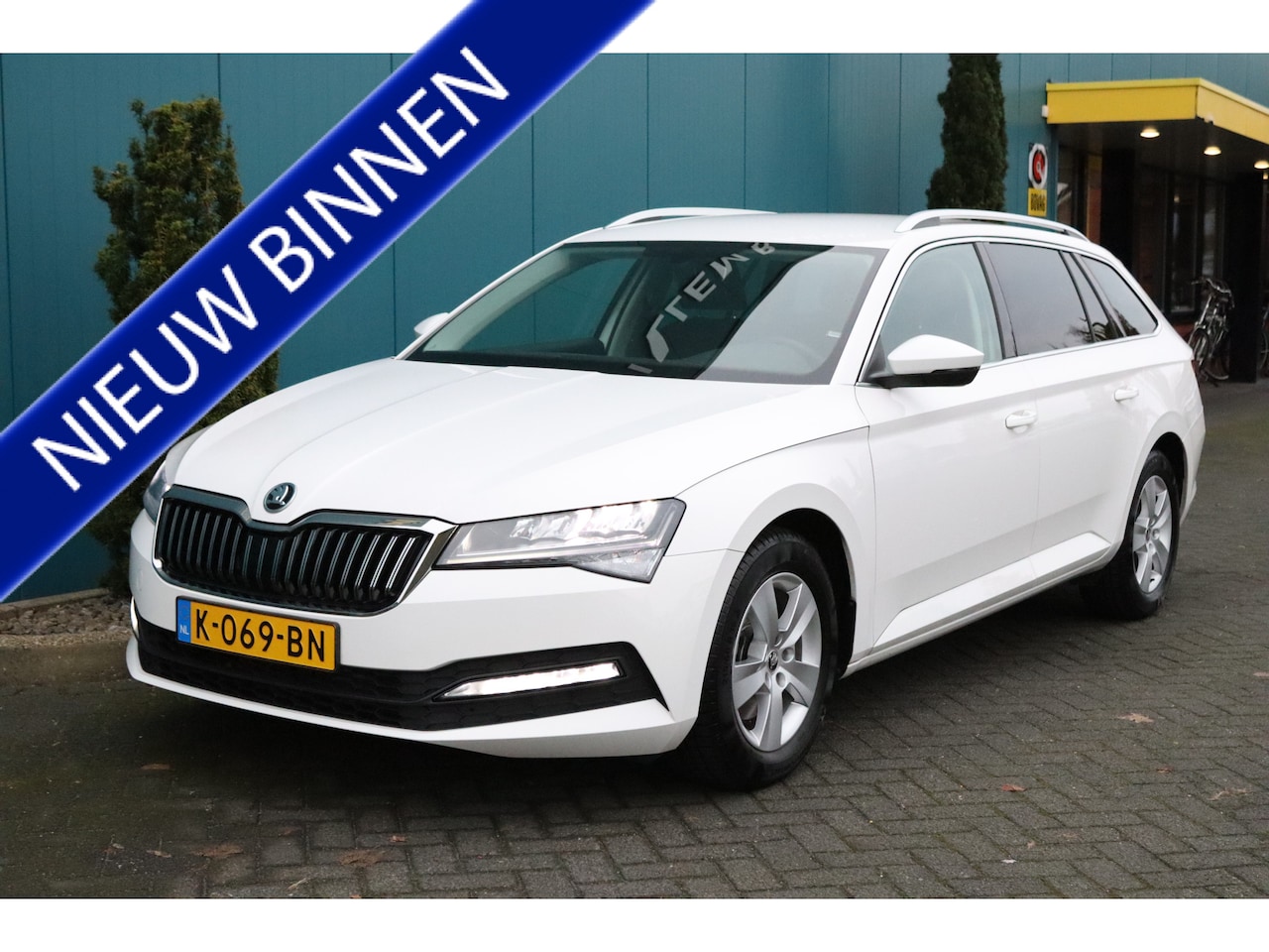 Skoda Superb Combi - 1.5 TSI ACT DSG AUT. Business Edition/ECC/NAV/LMV/PDC/KEYLESS/ELECTR.TREKH.33.DKM!! 1'EIG. - AutoWereld.nl