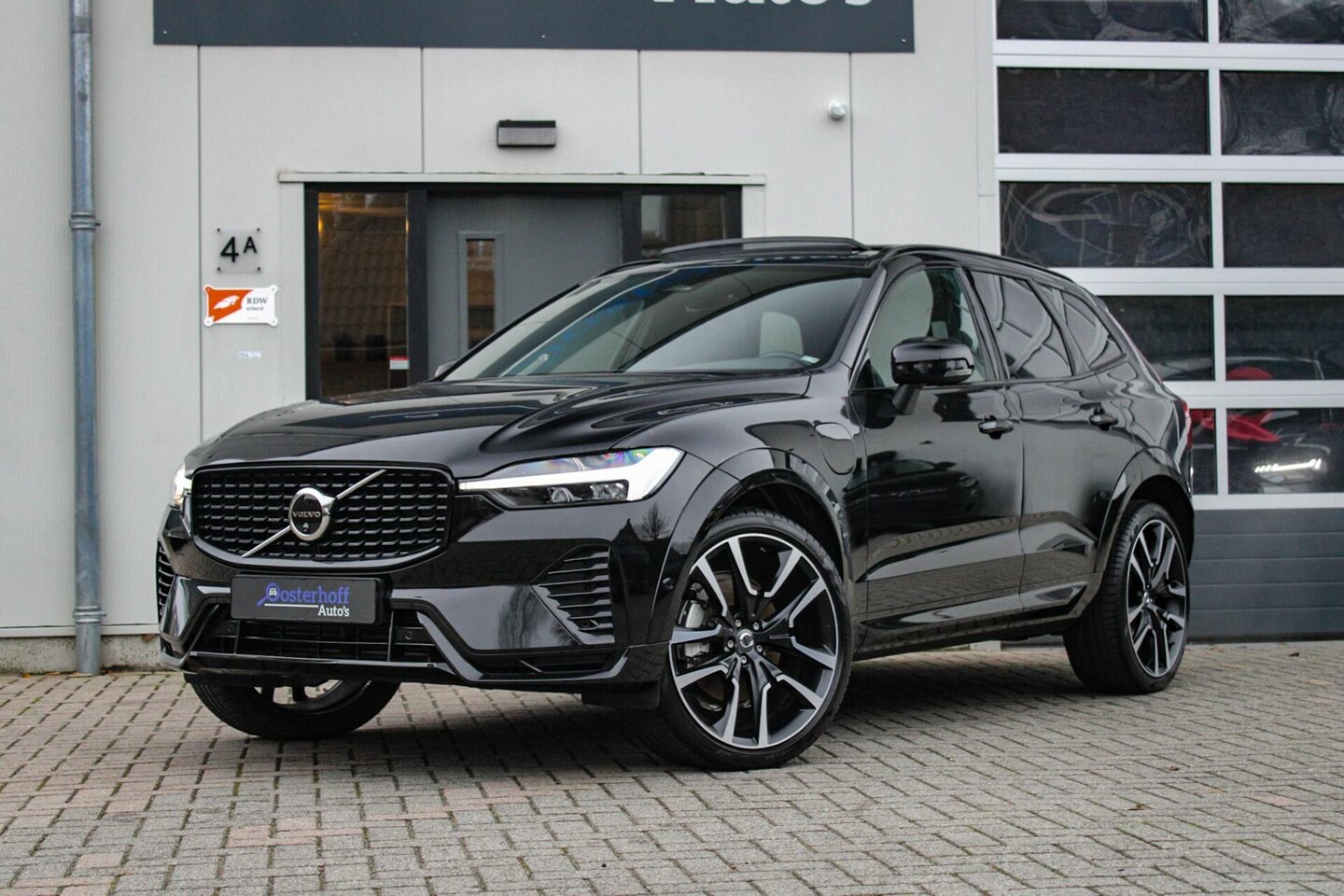 Volvo XC60 - 2.0 Recharge T8 AWD Plus Dark PANO|360|BLIS - AutoWereld.nl