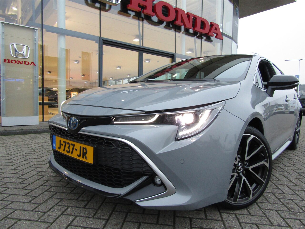 Toyota Corolla Touring Sports - 2.0 Hybrid 180pk CVT Premium - AutoWereld.nl