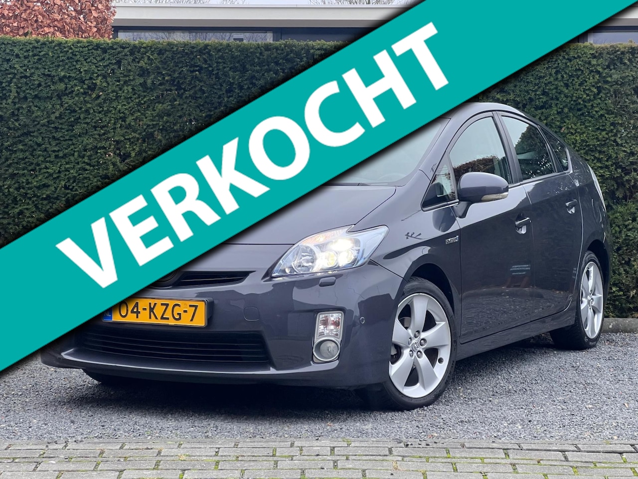 Toyota Prius - 1.8 Dynamic | Keyless | Camera | HUD | Leer - AutoWereld.nl