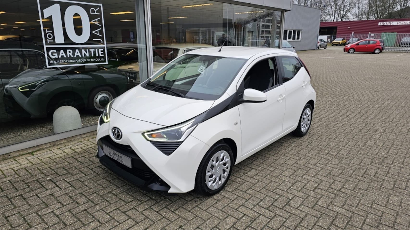 Toyota Aygo - 1.0 VVT-i x-play 1.0 VVT-i x-play - AutoWereld.nl