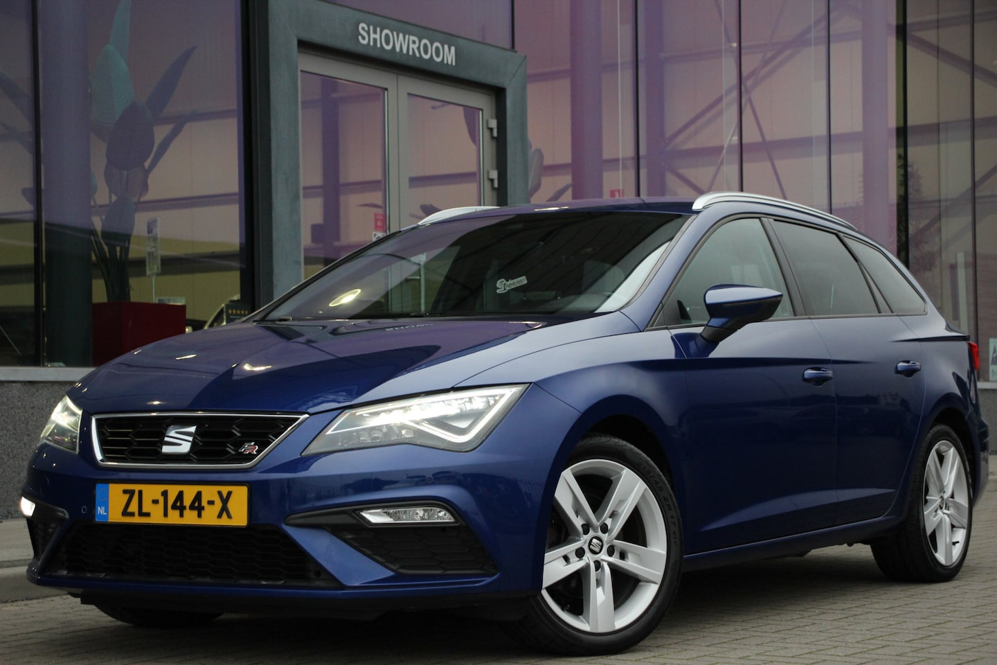 Seat Leon ST - 1.5 TSI FR Business Intense | Matrix Led | App Connect | Camera | Sfeerverichting - AutoWereld.nl