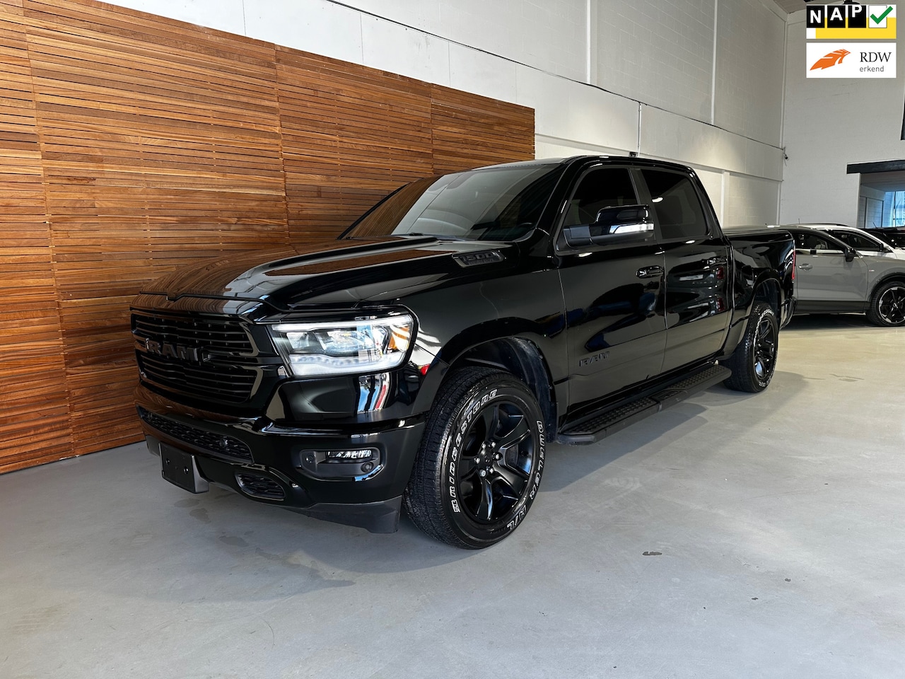 Dodge Ram 1500 - 5.7 V8 4x4 Crew Cab Sport | Full BLACK | Camera | ALPINE | Soft Cover | Apple Carplay | Cr - AutoWereld.nl