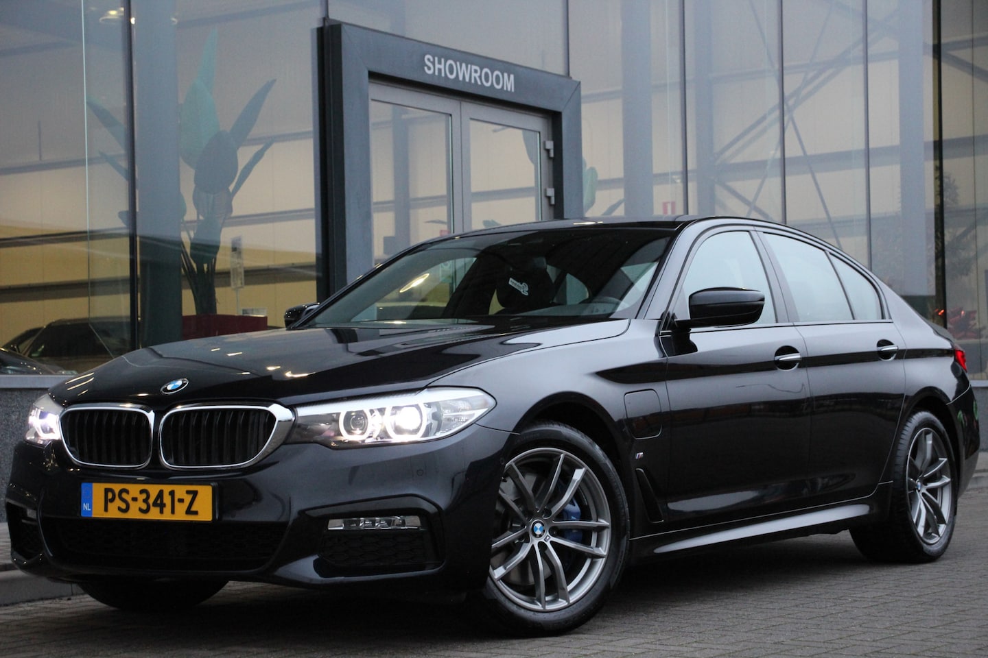 BMW 5-serie - 530e iPerformance Executive | M-Sport | Dealeronderhouden | Orig. NL - AutoWereld.nl