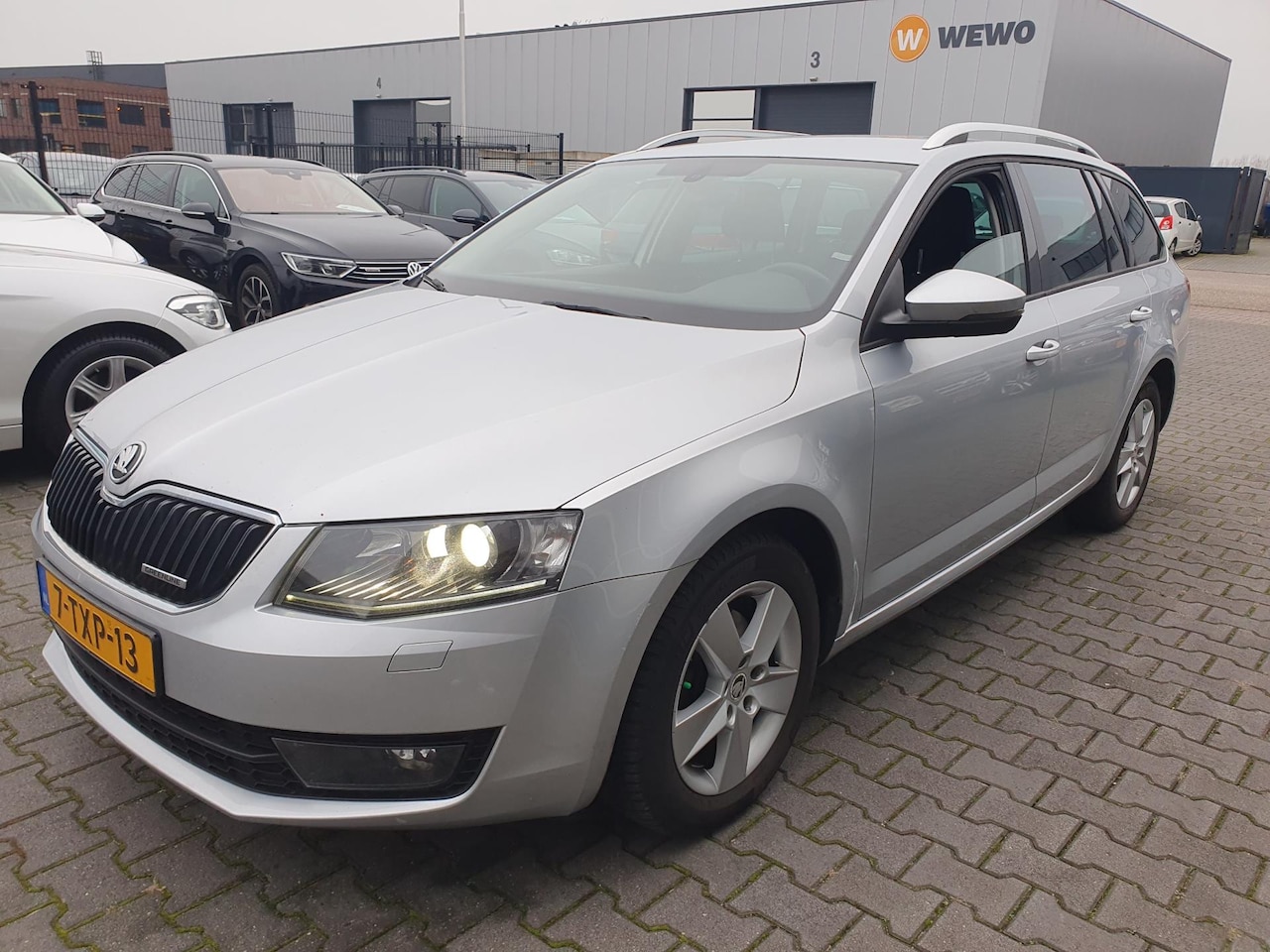 Skoda Octavia Combi - 1.6 TDI Greenline Businessline clima/cruise/navi!! - AutoWereld.nl