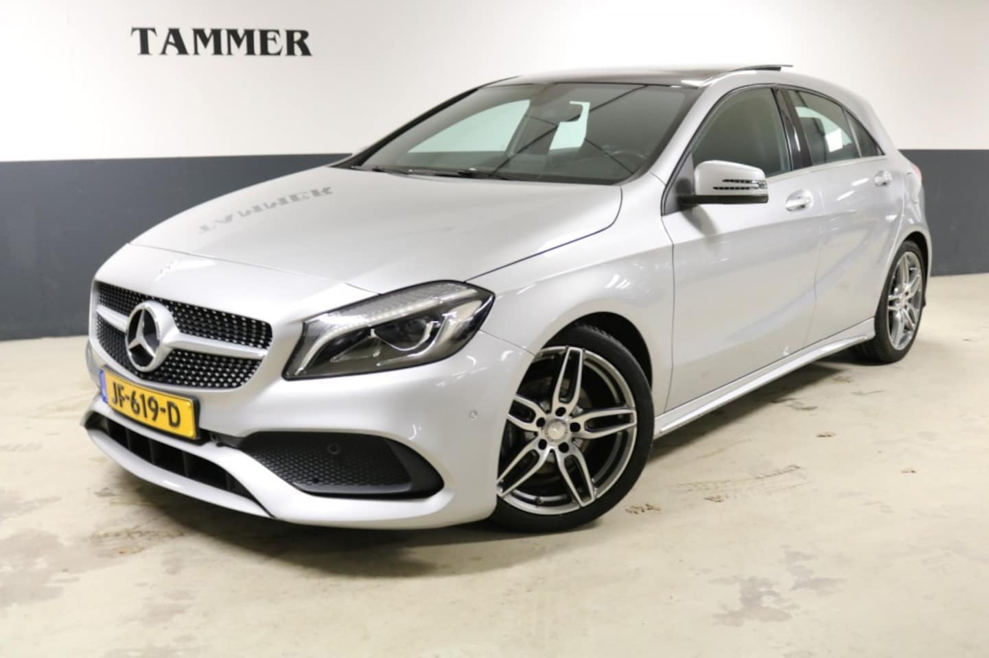 Mercedes-Benz A-klasse - 180 Ambition AMG LAGE KM:33163 -NAP-PANO-STOELVERWARMING - AutoWereld.nl