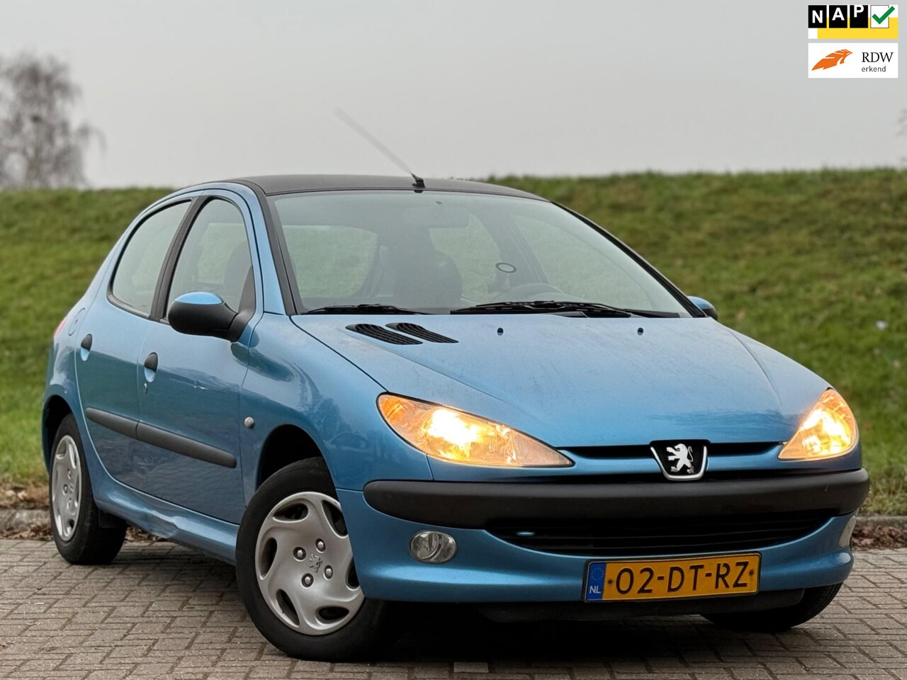 Peugeot 206 - 1.6 XT|Trekhaak|Airco|5 Deurs - AutoWereld.nl