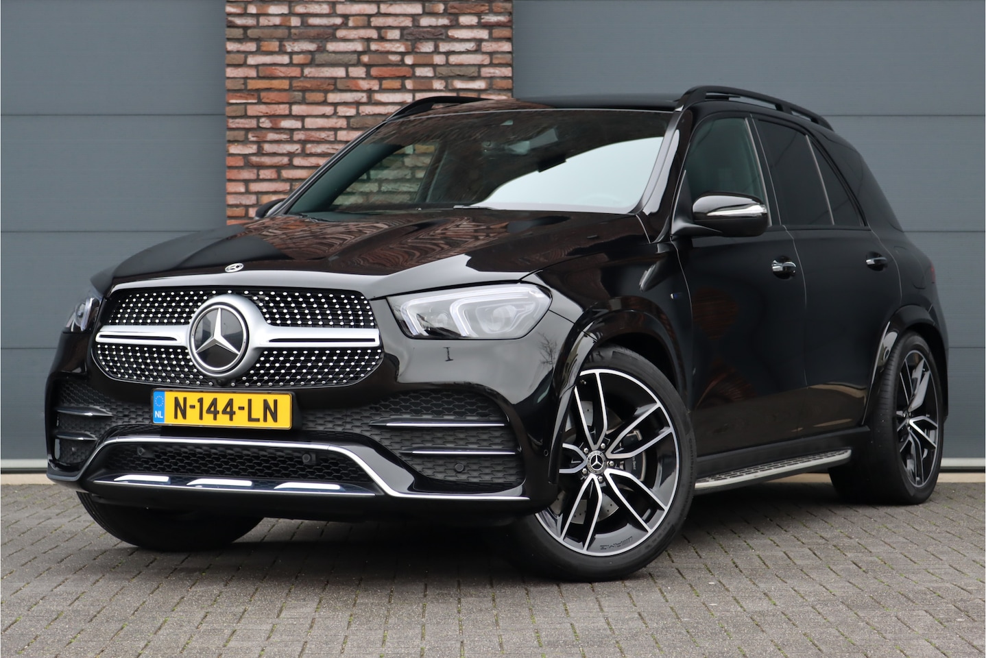 Mercedes-Benz GLE-Klasse - 350 de 4-MATIC AMG Line Aut9 | Luchtvering | Surround Camera | Burmester | Panoramadak | K - AutoWereld.nl