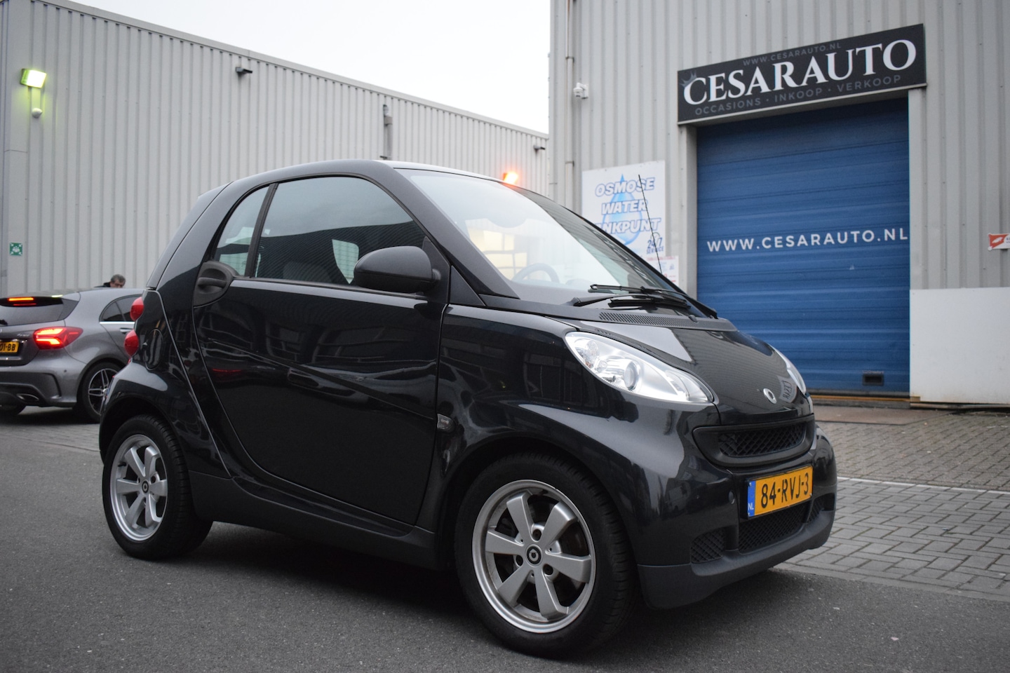 Smart Fortwo coupé - 1.0 mhd AUTOMAAT / PANO / DEALER ONDERHOUDEN - AutoWereld.nl