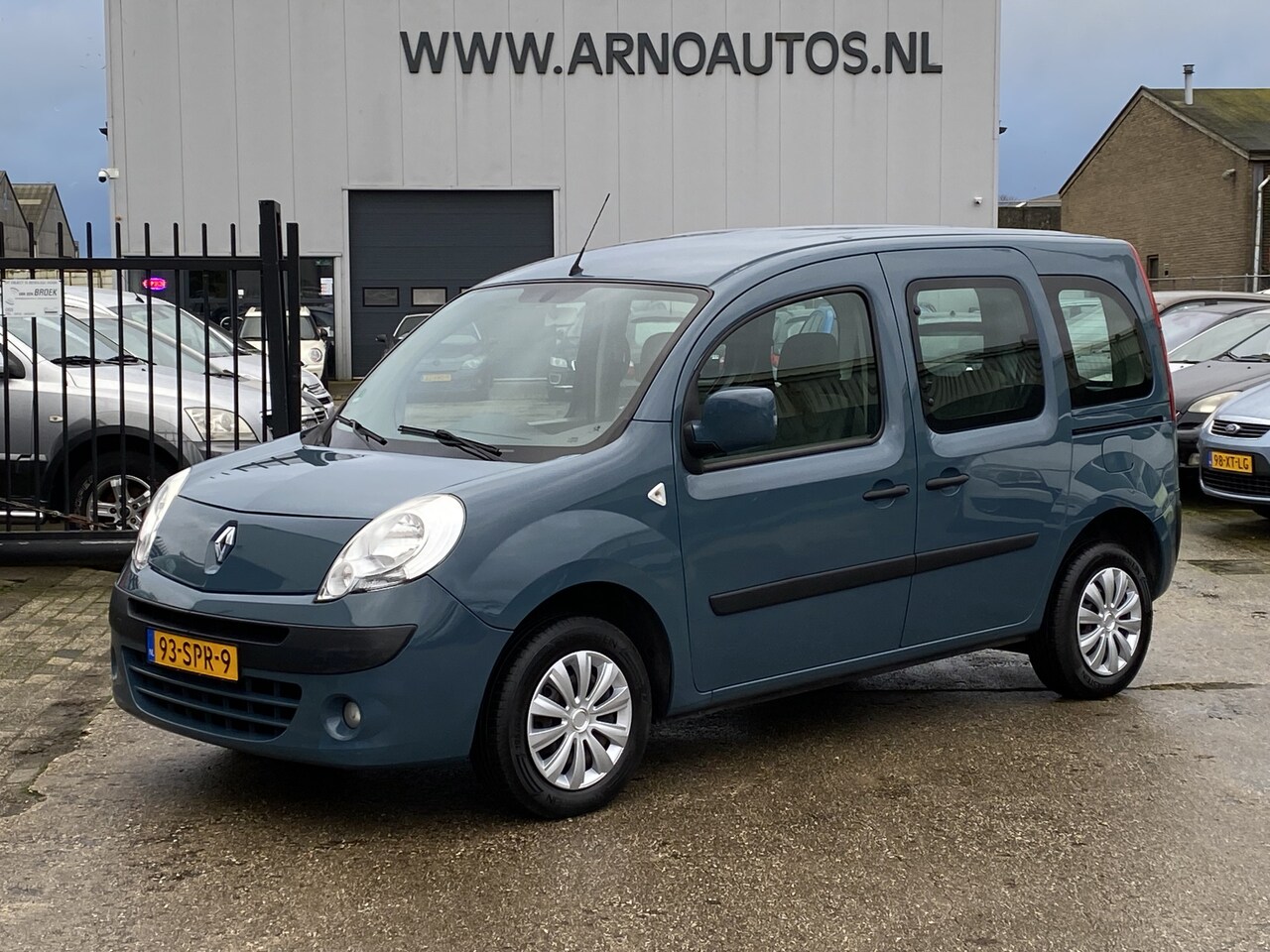 Renault Kangoo Family - 1.6 Authentique 1.6 Authentique, 5-PERSOONS, 2X SCHUIFDEUR, APK TOT 06-12-2025, ELEK-RAMEN, ISOFIX, RADIO- - AutoWereld.nl