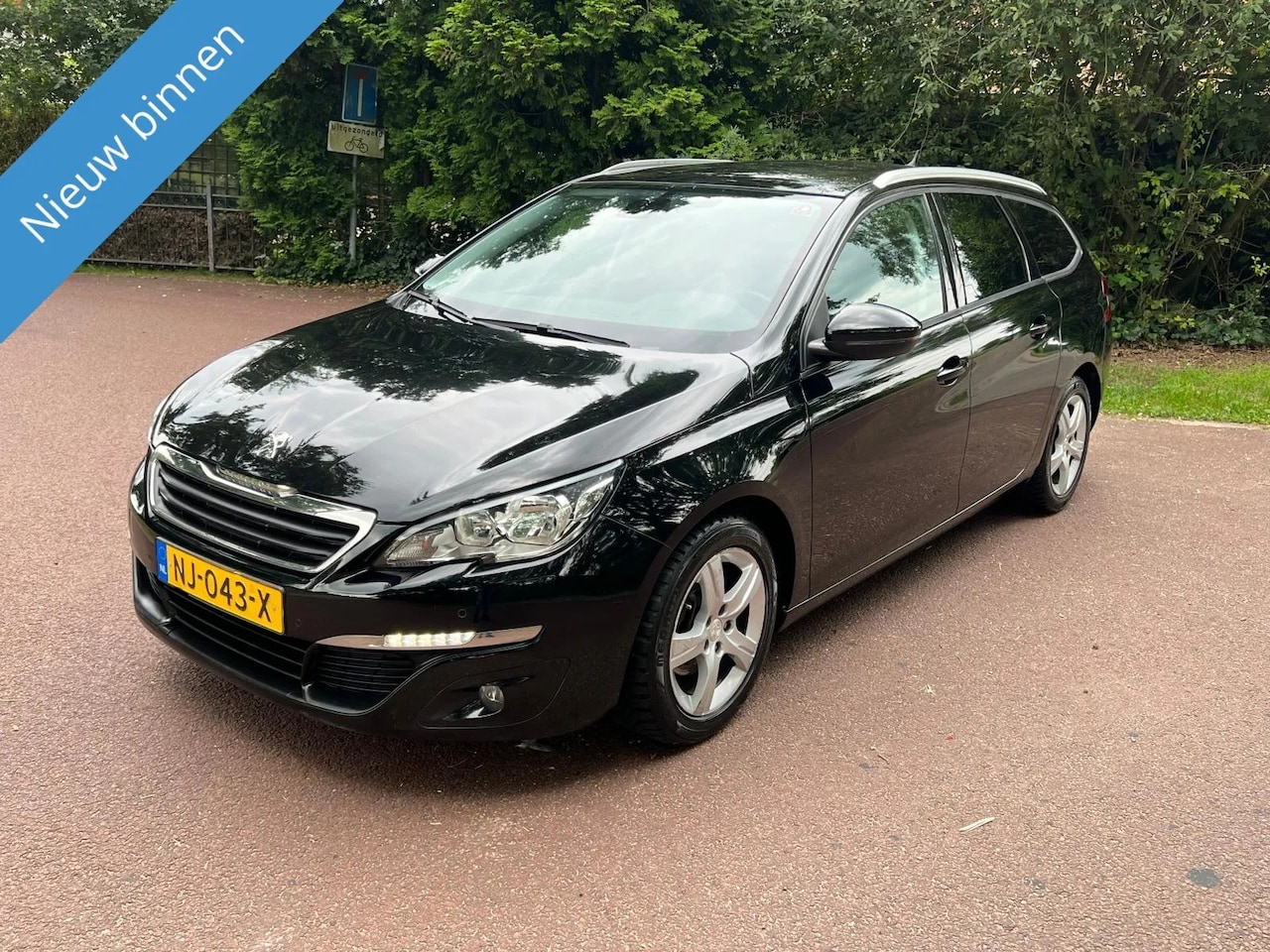 Peugeot 308 SW - 1.2 PureTech Blue Lease Executive 1.2 PureTech Blue Lease Executive - AutoWereld.nl