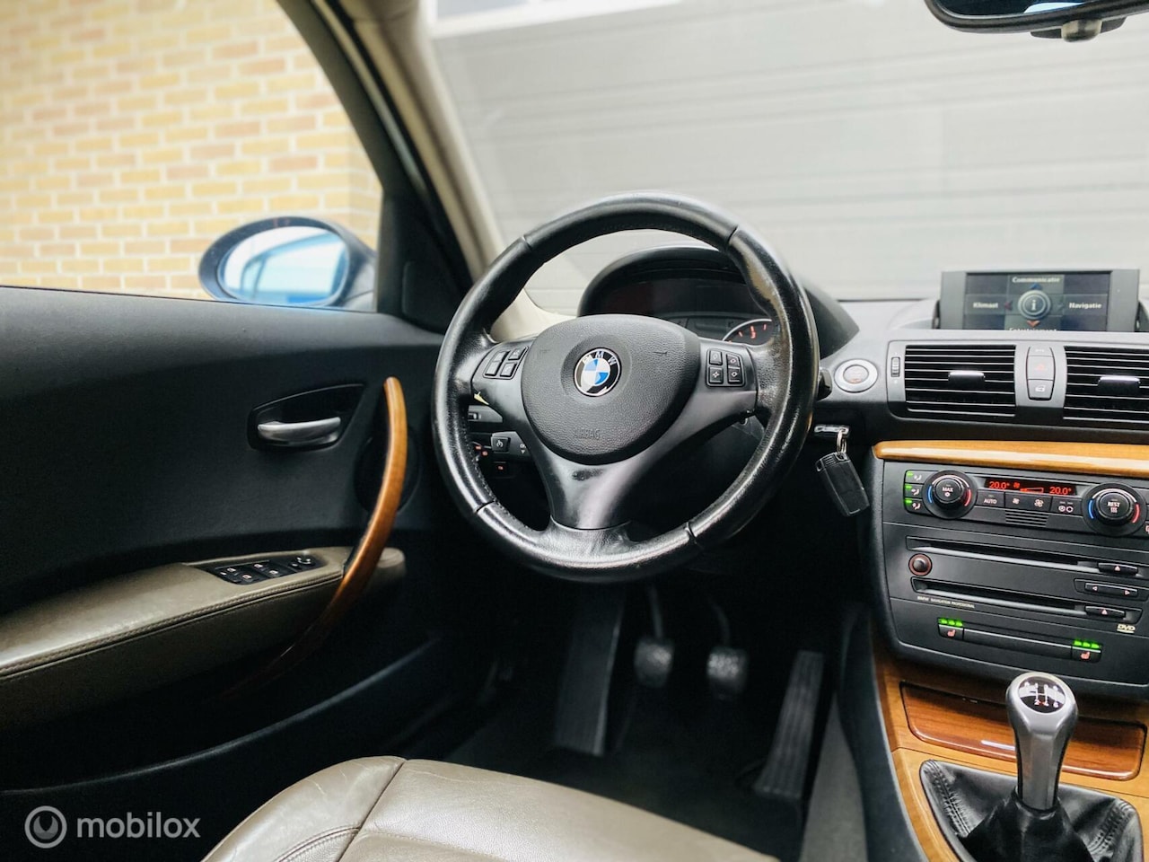 BMW 1-serie - 120i High Executive|Cruis|Clima|Navi|leder|LM 17 - AutoWereld.nl