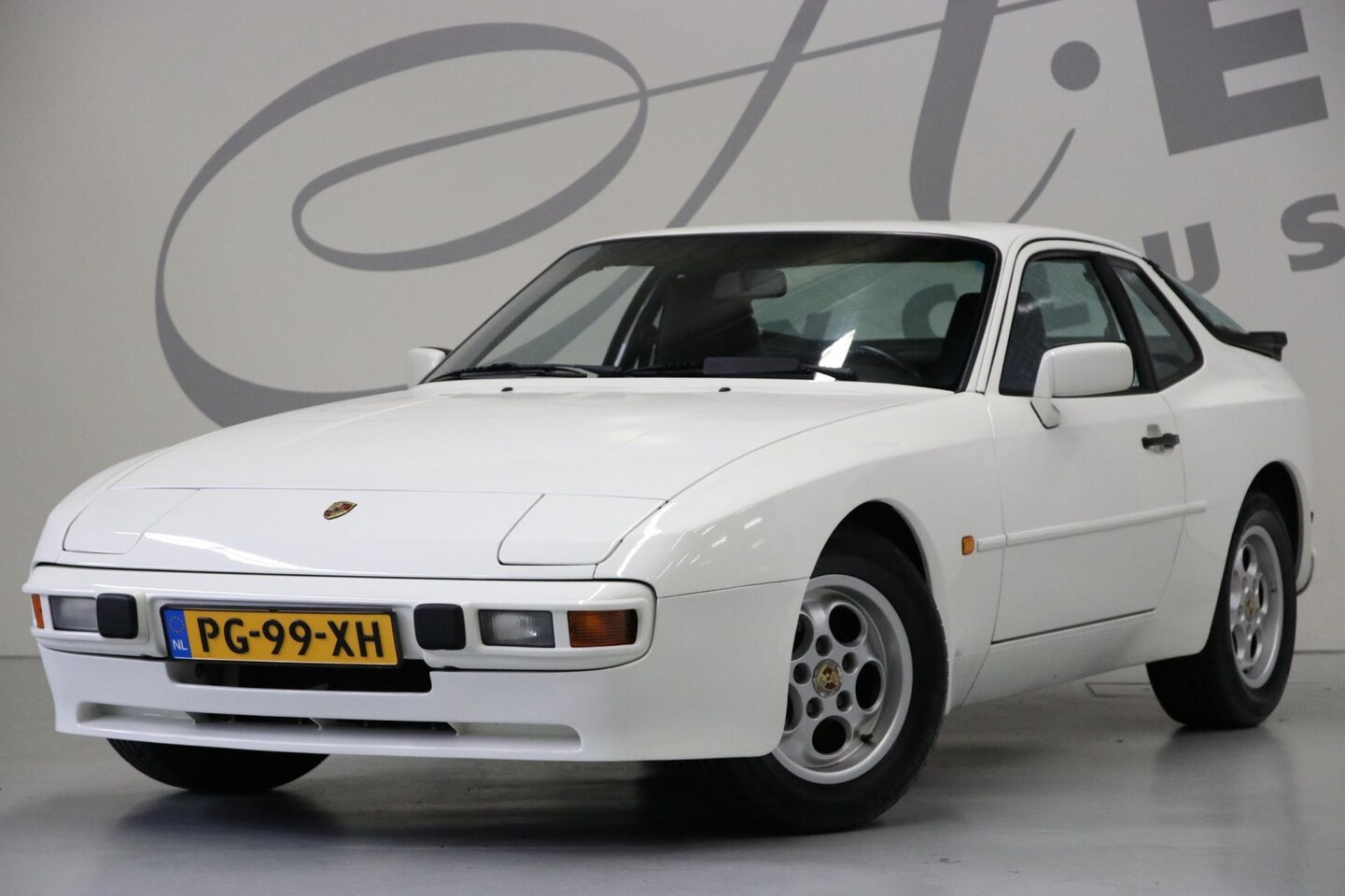 Porsche 944 - 2.5 Coupé/ Origineel NL/ NAP/ Boekjes aanwezig - AutoWereld.nl