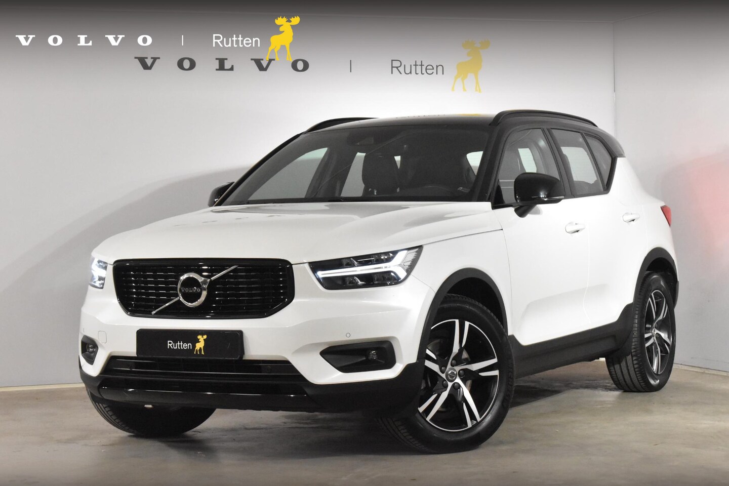 Volvo XC40 - T4 190PK Automaat R-Design / Navigatie / Camera / Elektrische Bestuurderstoel / Elektrisch - AutoWereld.nl