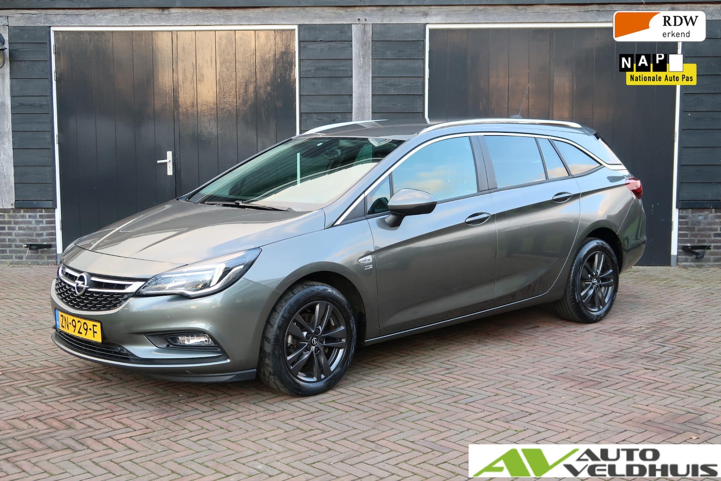 Opel Astra Sports Tourer - 1.0 Turbo 120 Jaar Edition 1.0 Turbo 120 Jaar Edition - AutoWereld.nl