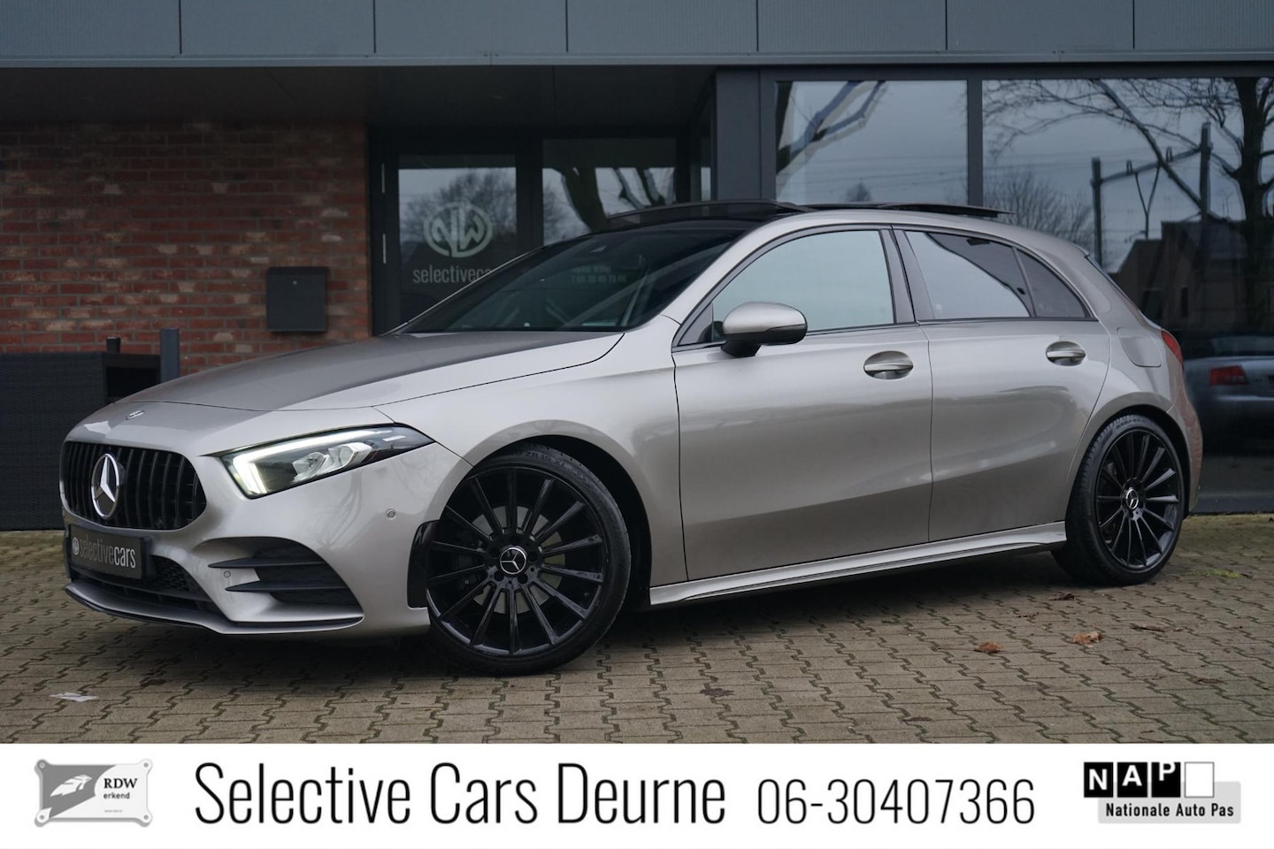 Mercedes-Benz A-klasse - 180 180, AMG , Pano, Led, Sfeerverlichting, Camera, Cruise, 18'' - AutoWereld.nl