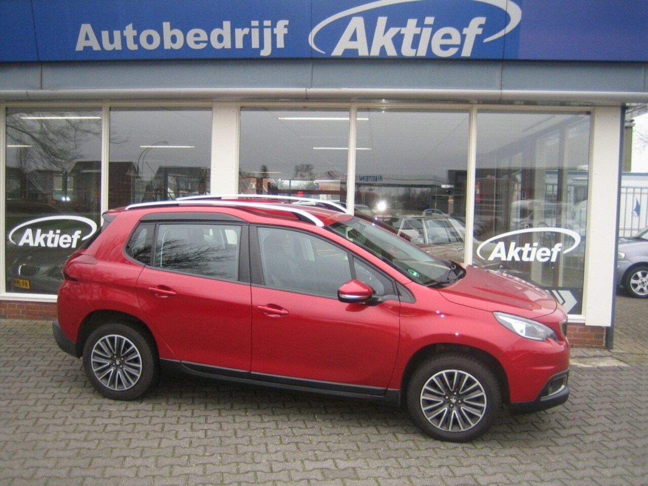 Peugeot 2008 - 1.2 PURET. BLUE LION - AutoWereld.nl