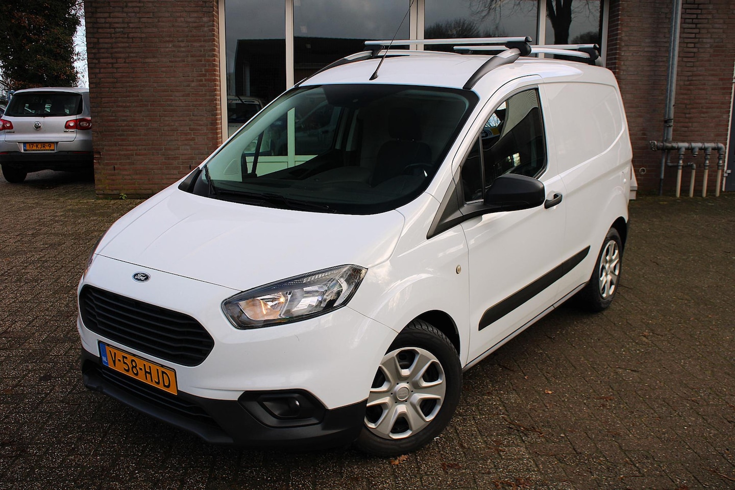 Ford Transit Courier - 1.0 Trend MARGE, nieuwe DISTRIBUTIERIEM, Airco, Parksens. A, Dakrails, Bluetooth, Leder, V - AutoWereld.nl