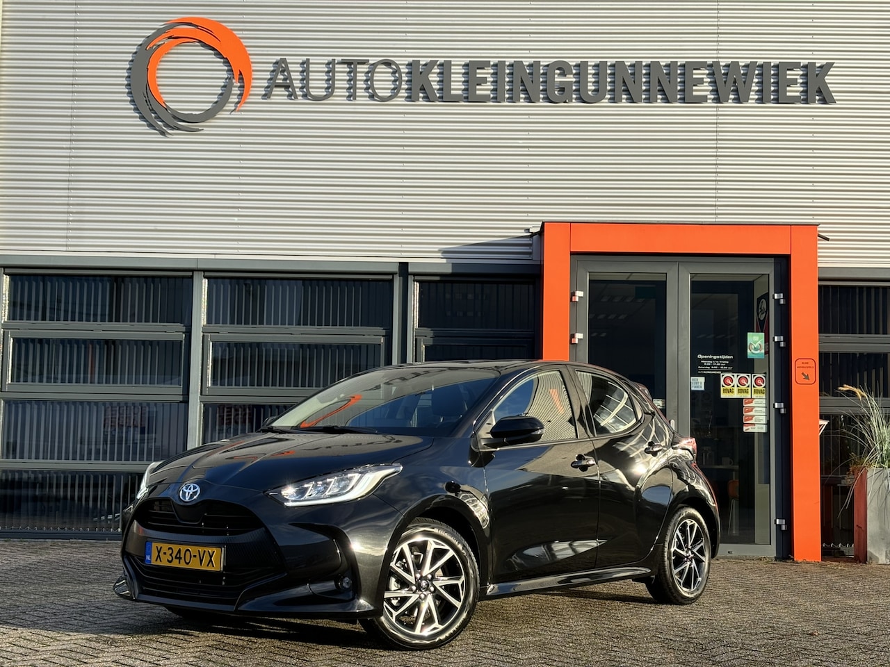 Toyota Yaris - 1.5 Hybrid Business Plus 10 jaar fabrieksgarantie! Apple/Android Carplay / Camera / Adapti - AutoWereld.nl