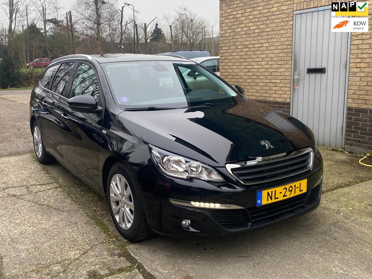 Peugeot 308 SW - 1.2 PureTech Style met navi, panodak, nette Dealerauto - AutoWereld.nl