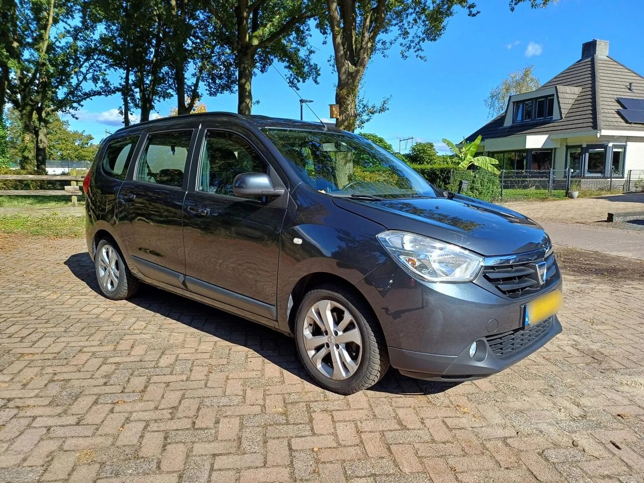 Dacia Lodgy - 1.2 Tce Lauréate 5p. 1.2 TCe Lauréate 5p. - AutoWereld.nl