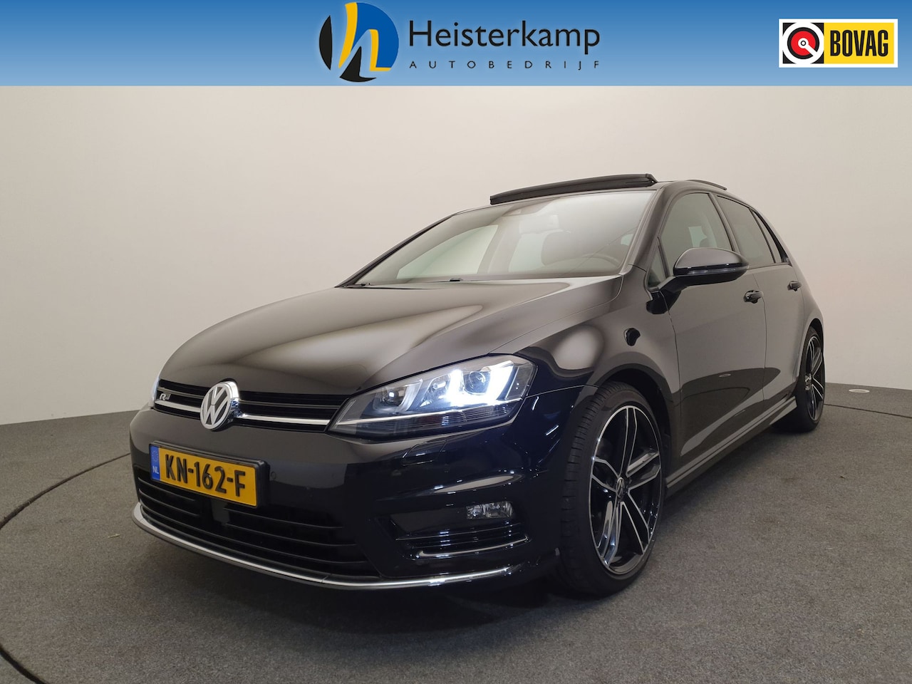 Volkswagen Golf - 1.4 TSI 150pk Highline R-Line Panoramadak, Afneembare trekhaak, ACC - AutoWereld.nl