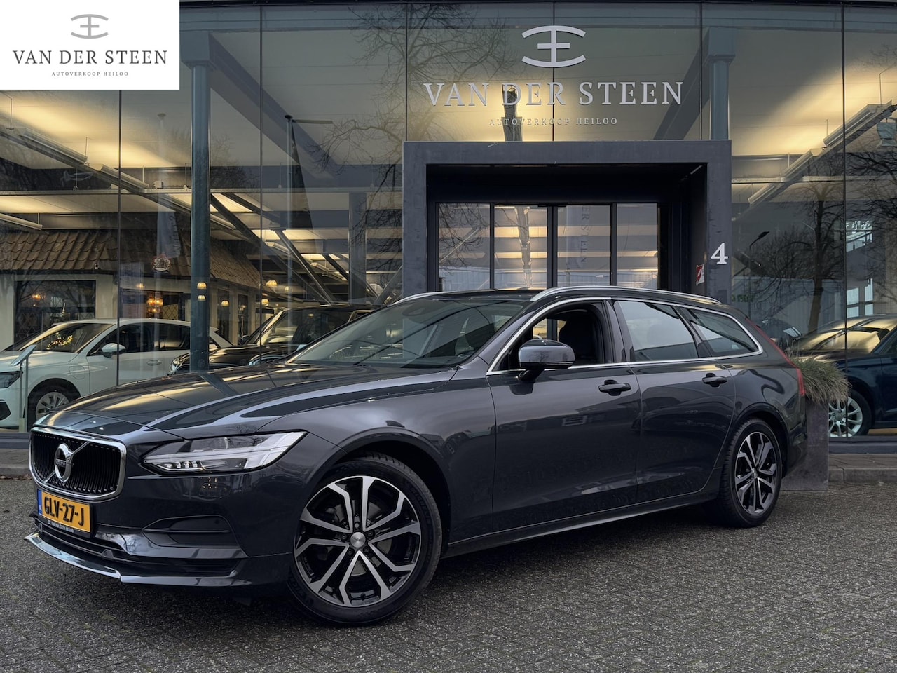 Volvo V90 - 2.0 T4 Momentum Standkachel | Elek. Trekhaak | Dealer Onderhouden - AutoWereld.nl