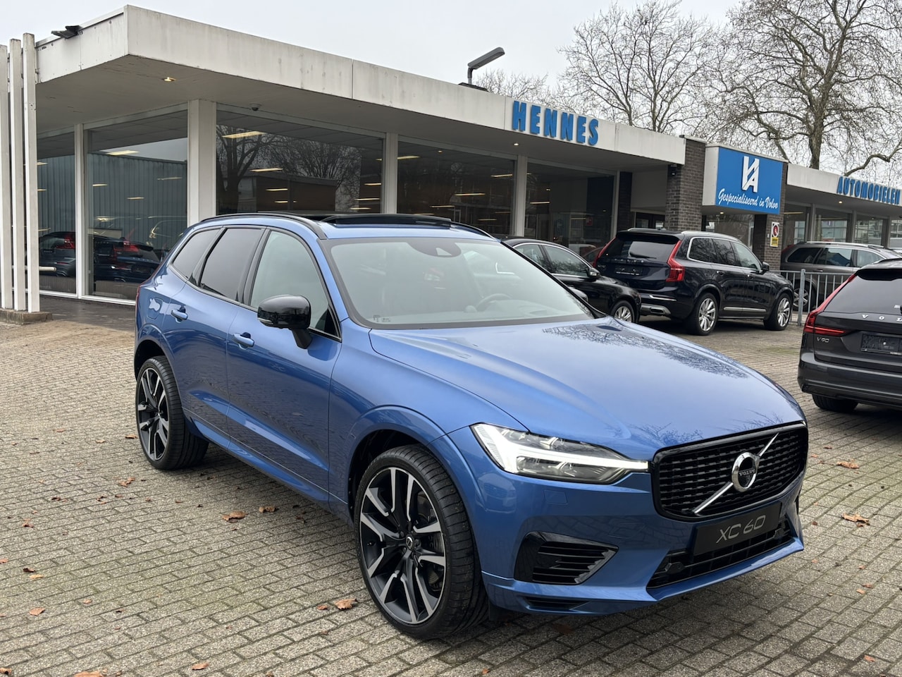 Volvo XC60 - T6 Recharge 340pk AWD R-Design B&W Massage Head-Up - AutoWereld.nl