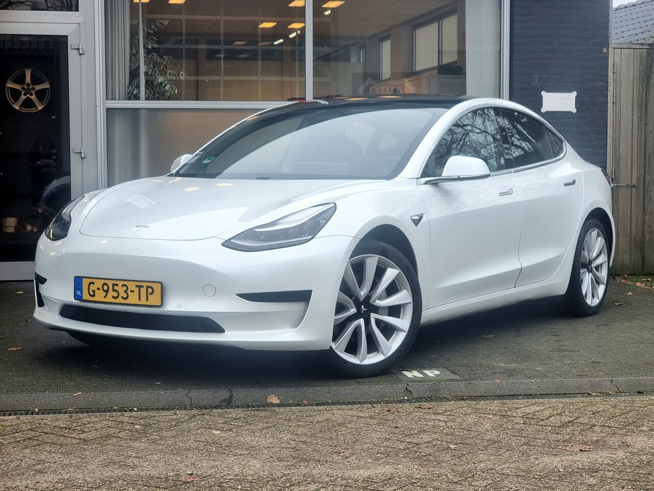 Tesla Model 3 - Standard RWD Plus 60 kWh PANO / VOL LEDER / NAP - AutoWereld.nl