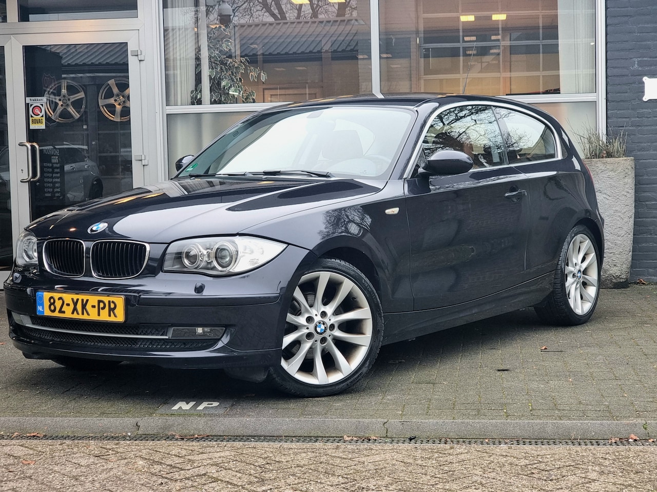 BMW 1-serie - 118i Executive LEDER / NAP / NETTE STAAT !! - AutoWereld.nl