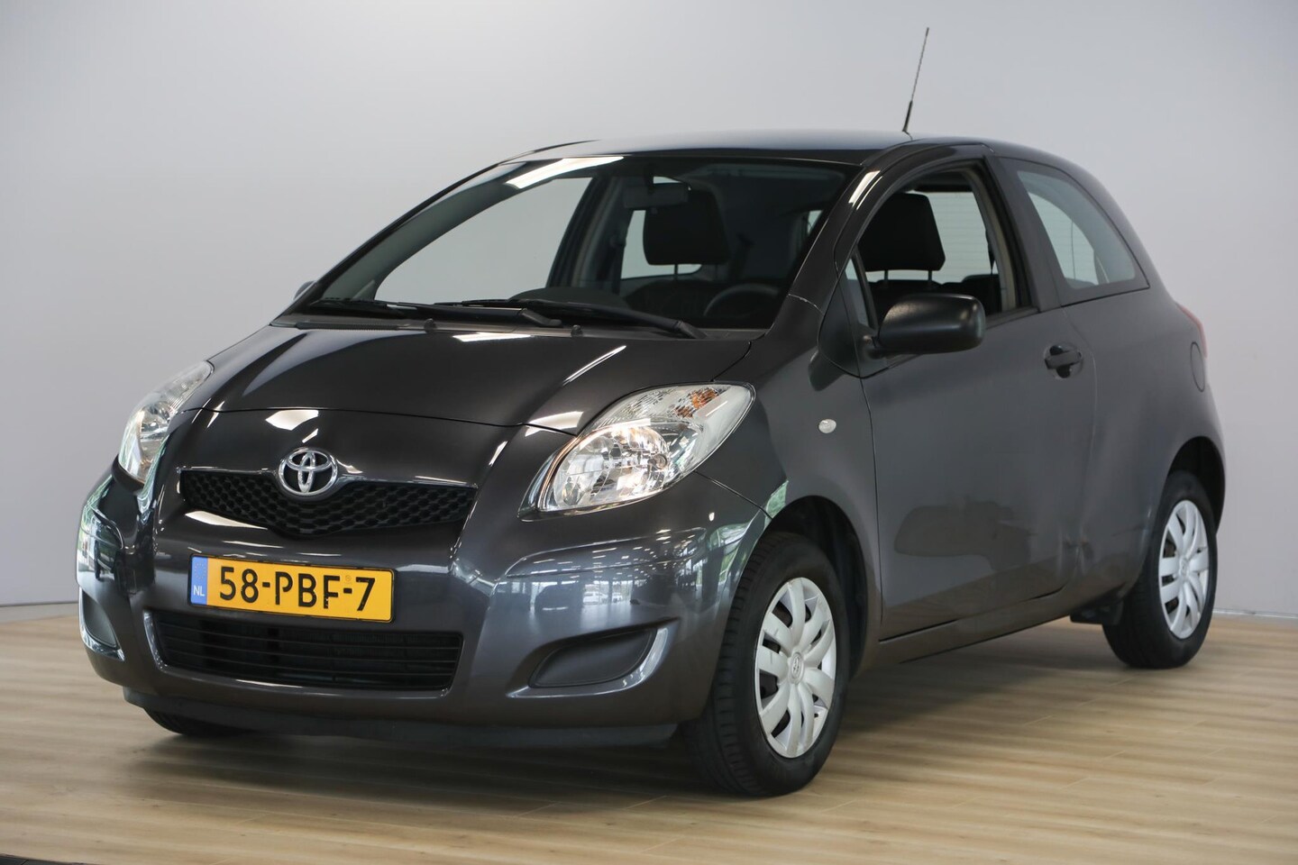 Toyota Yaris - 1.0 VVTi Acces 1.0 VVTi Acces - AutoWereld.nl