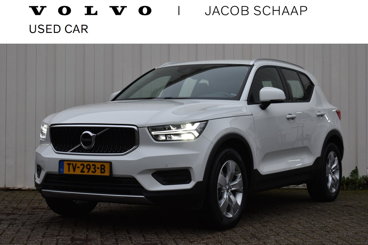 Volvo XC40 - 1.5 T3 Momentum | Handgeschakeld | Achteruitrij camera | Dealer onderhouden | - AutoWereld.nl