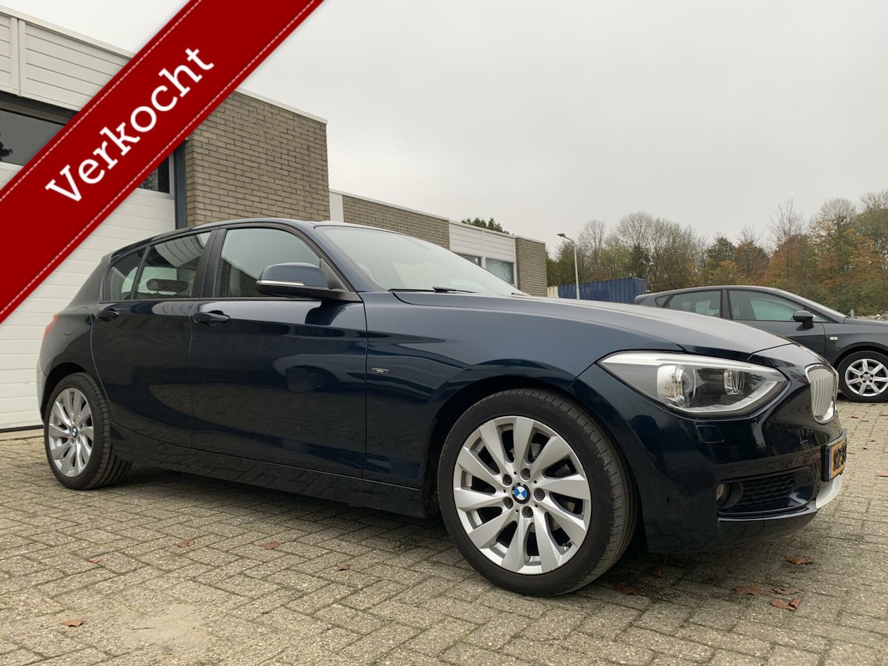 BMW 1-serie - 116i Urban Line NAP NWE APK Airco Groot NAVI Trekhaak Cruise Control - AutoWereld.nl