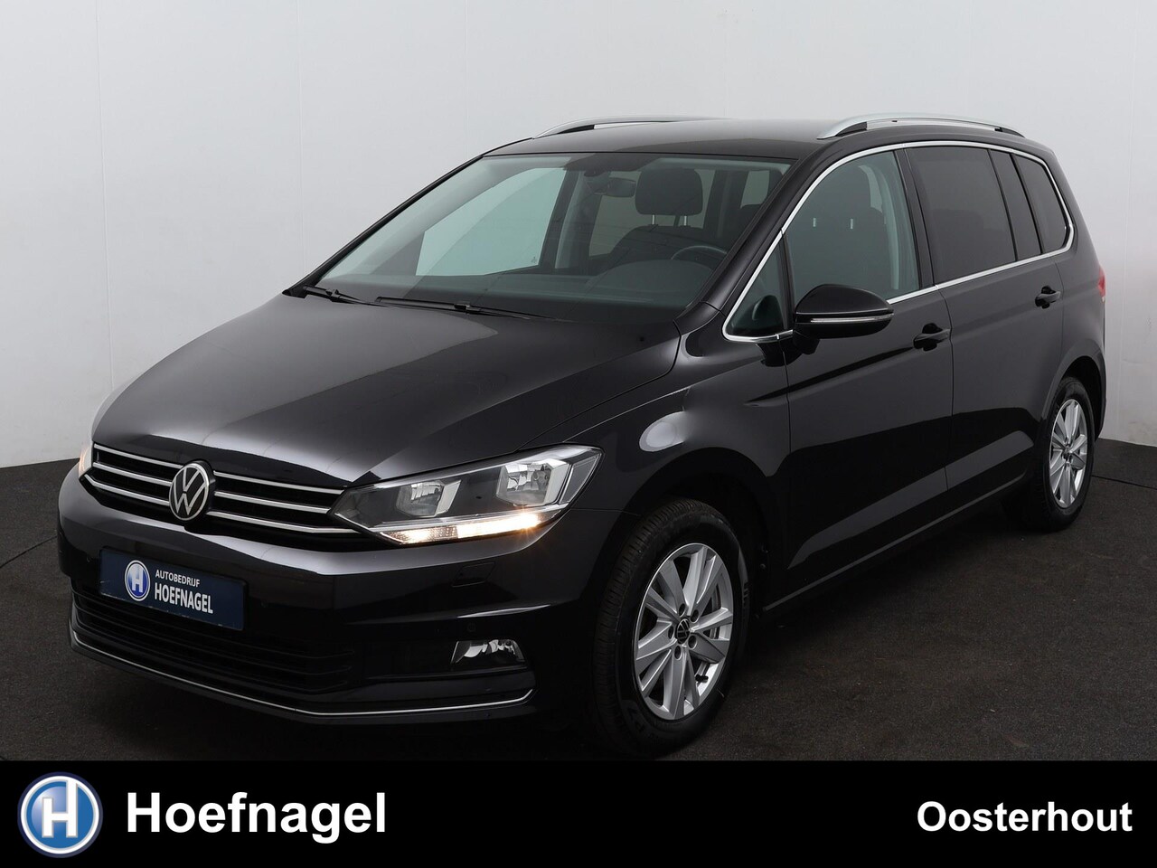 Volkswagen Touran - 1.5 TSI Highline Automaat | Stoelverwarming | Adaptive Cruise Control | Parkeersensoren | - AutoWereld.nl