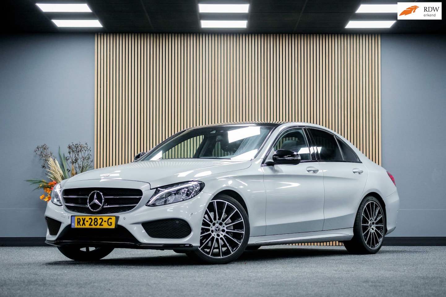 Mercedes-Benz C-klasse - 180 AMG Sport Edition | Pano | Burmester - AutoWereld.nl